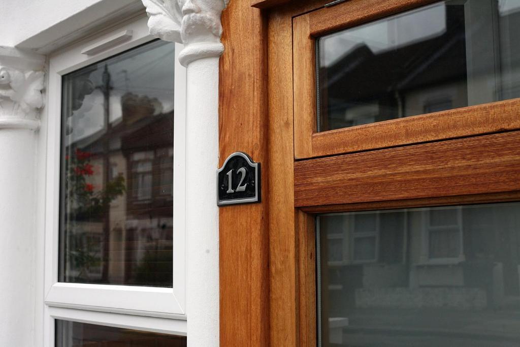 London Malvern Road Rooms To Let Bagian luar foto